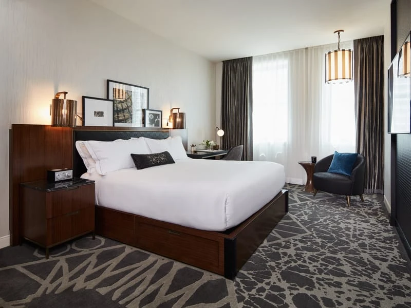 LondonHouse Chicago Guest Room King - Photo by Nathan Kirkman